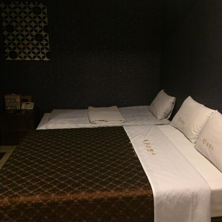 Romance Hotel Chungju Exterior photo